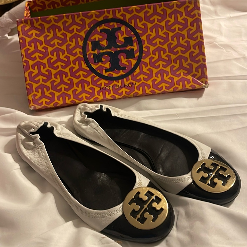 Beautiful Tory Burch flats in black and white combo. Size 10